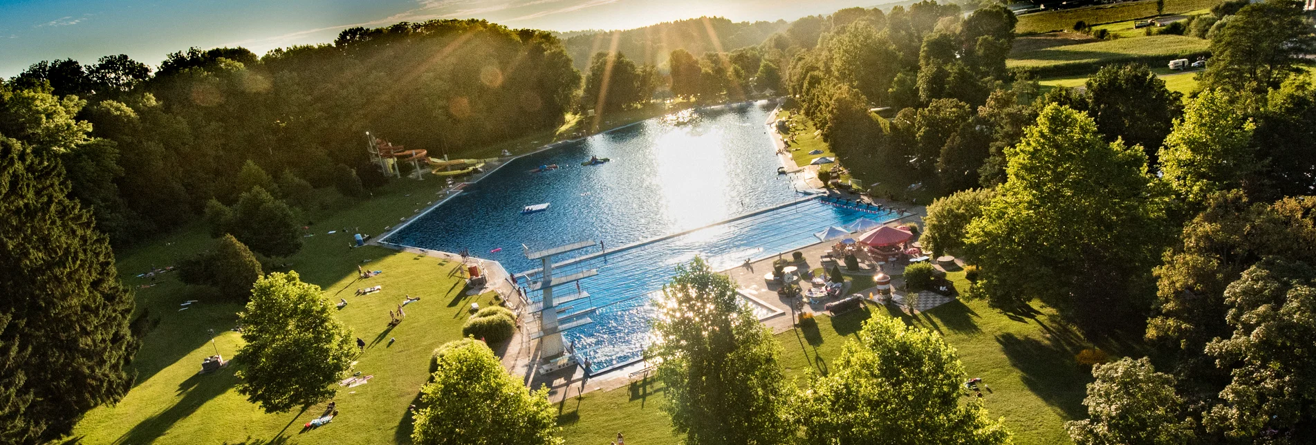Freibad Fürstenfeld, Sommer, Wasser, Naturfreibad | © Tourismusverband Thermen- Vulkanland,  Jean Van Luelik Photographer