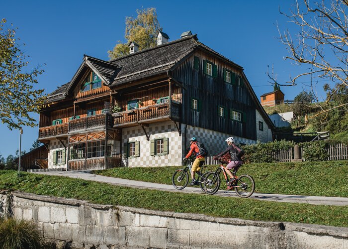 Salzkammergut BergeSeen E-Trail | © Salzkammergut - Katrin Kerschbaumer | Mit Unterstützung von Bund und Europäischer Union.