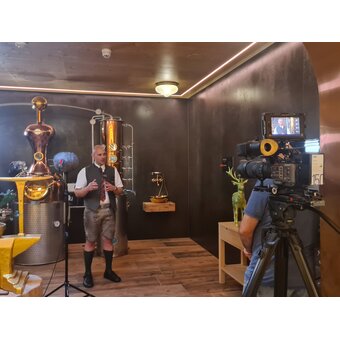 Filmarbeiten für die Sendung "Kulinarische Oststeiermark" im ORF | © Oststeiermark Tourismus | Christine Schwetz Filmarbeiten für die Sendung "Kulinarische Oststeiermark" im ORF | © Oststeiermark Tourismus | Christine Schwetz