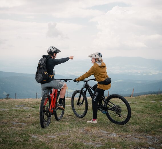 Fahrt auf den Hochwechsel über die Steirischen Wexl Trails | © Wexl Trails | Roastmedia