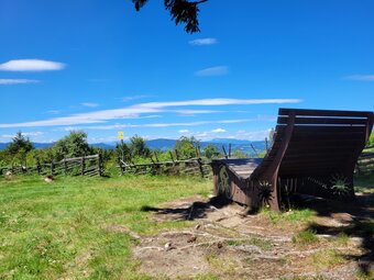 Rastplatz auf der Wildwiese in der Oststeiermark