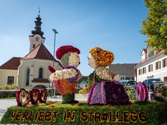 Blumenwagen des Blumenkorsos der Steirischen Blumenstraße