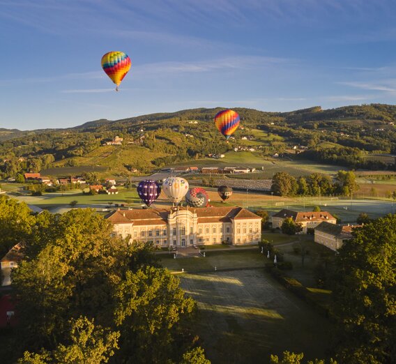 Heißluftballone beim Schloss Schielleiten in der Oststeiermark | © Oststeiermark Tourismus | Lang-Bichl - RKP