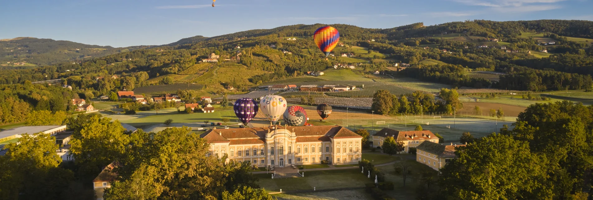 Heißluftballone beim Schloss Schielleiten in der Oststeiermark | © Oststeiermark Tourismus | Lang-Bichl - RKP