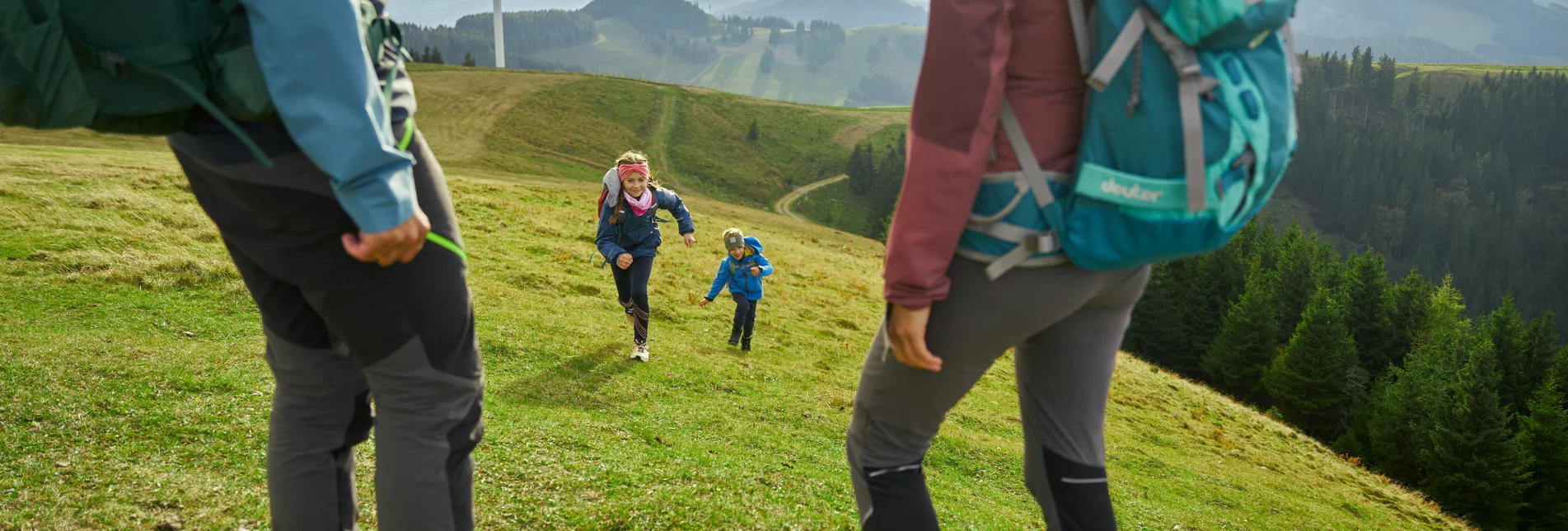 Hiking with the family in the Almenland | ©  Oststeiermark Tourismus | Markus Lang-Bichl