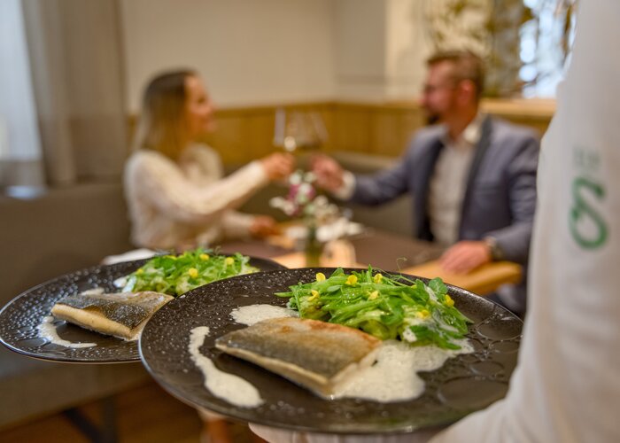 Fisch servieren im Almenland in der Oststeiermark | ©  Oststeiermark Tourismus | Motion Manager