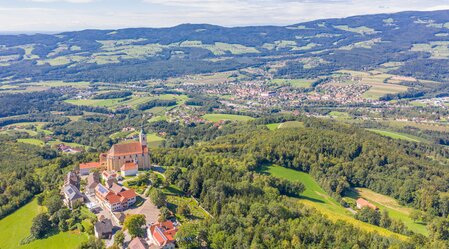 Luftaufnahme über Pöllauberg und Pöllau | © TV Oststeiermark | Helmut Schweighofer