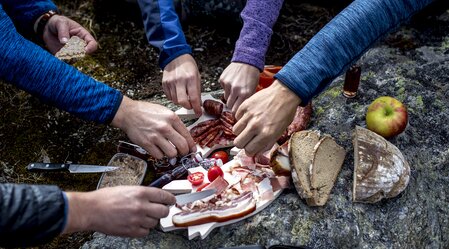 Jause beim Wandern | © Tom Lamm | ikarus.cc | Tom Lamm