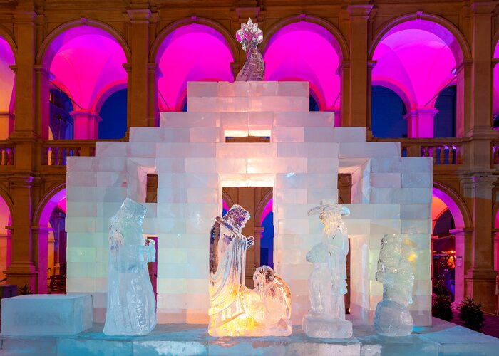 Ice Nativity Scene at Landhaus Courtyard Graz | © Harry Schiffer Photodesign | HARRY SCHIFFER PHOTODESIGN