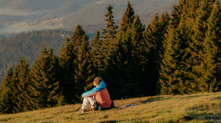 Peaceful moment on Schöckl Mountain with Styrian panorama | © Graz Region | studio draussen