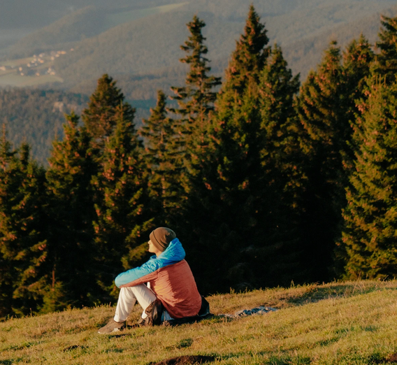 Peaceful moment on Schöckl Mountain with Styrian panorama | © Graz Region | studio draussen