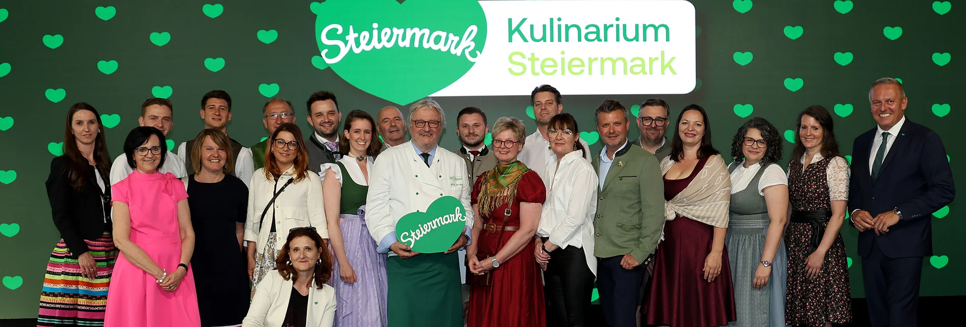 Gruppenfoto mit den ausgezeichneten Betrieben der Erlebnisregion Graz