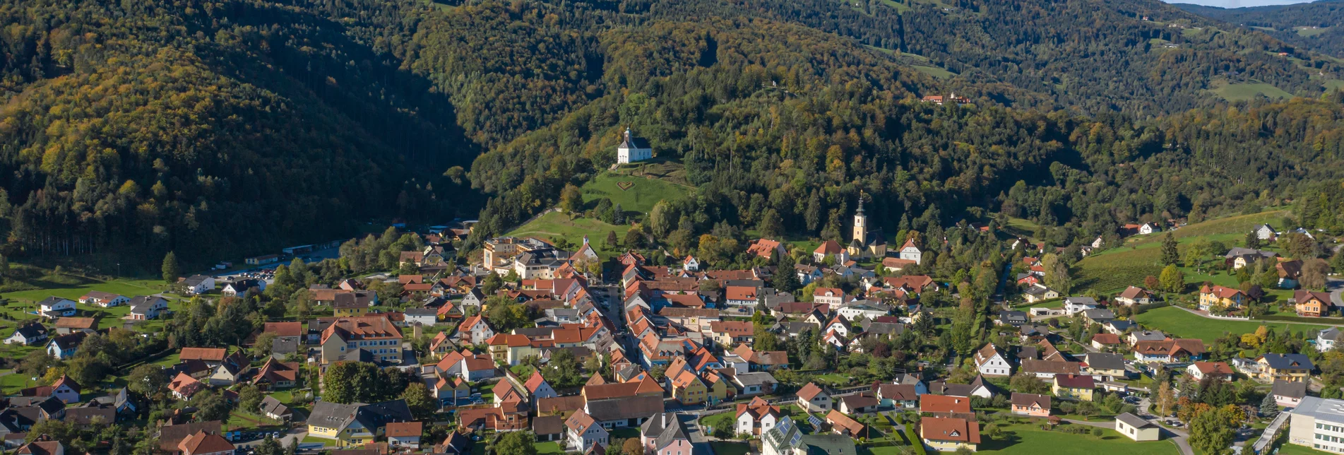 Luftaufnahme vom Ortskern von Bad Schwanberg 