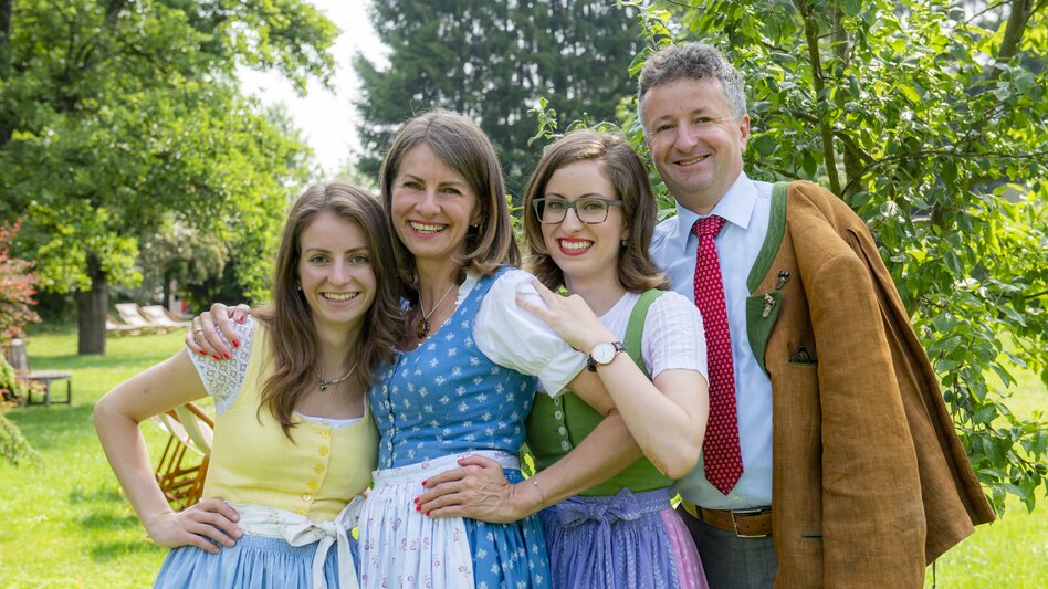 Familie Friedl in Tracht