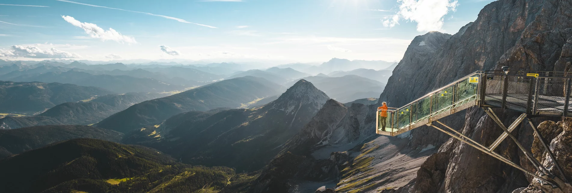 Weitblick von der Treppe ins Nichts auf dem Dachstein Gletscher | © Planai-Hochwurzen-Bahnen