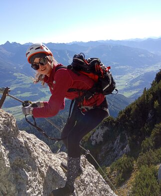 Mädchen am Klettersteig | © BAC Best Adventure Company