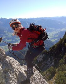 Mädchen am Klettersteig | © BAC Best Adventure Company