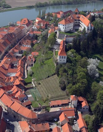 Schloss Ptuj mit umliegender Altstadt | Boris Faric | © Pokrajinski muzej Ptuj Ormož