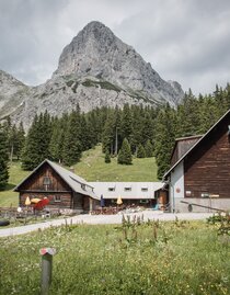 Klinkehütte mit Admonter Kalbling im Hintergrund | © TV Gesäuse | Stefan Leitner | © TV Gesäuse