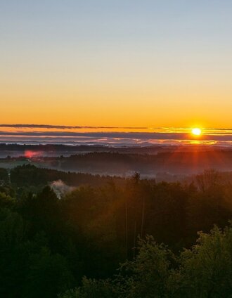 Ausblick auf das Schilcherland im Herbst bei Sonnenuntergang - St. Stefan ob Stainz | Foto Augenblick | © TVB Südsteiermark/Foto Augenblick
