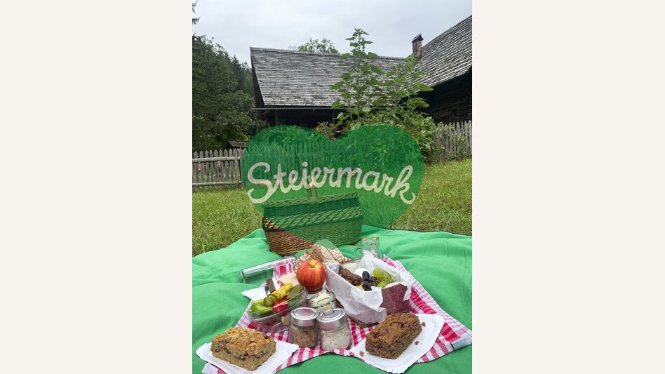 Picknick im Freilichtmuseum Stübing | © STG | Sarah Valda