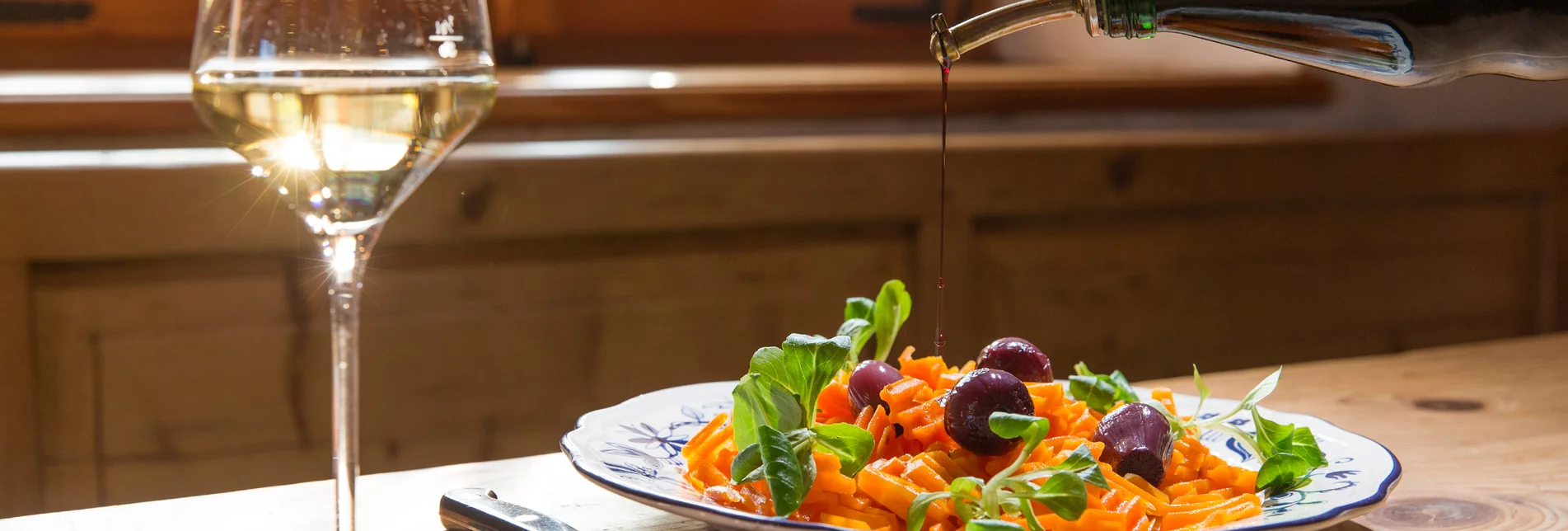 Vegan Buschenschank snack, Vineyard Kögl (Southern Styria) | © Steiermark Tourismus | Harry Schiffer