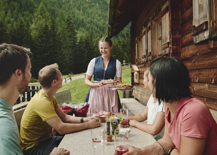 Köstlichkeiten auf der Ebenhandlhütte in der Krakau | © Region Murau | Michael Königshofer