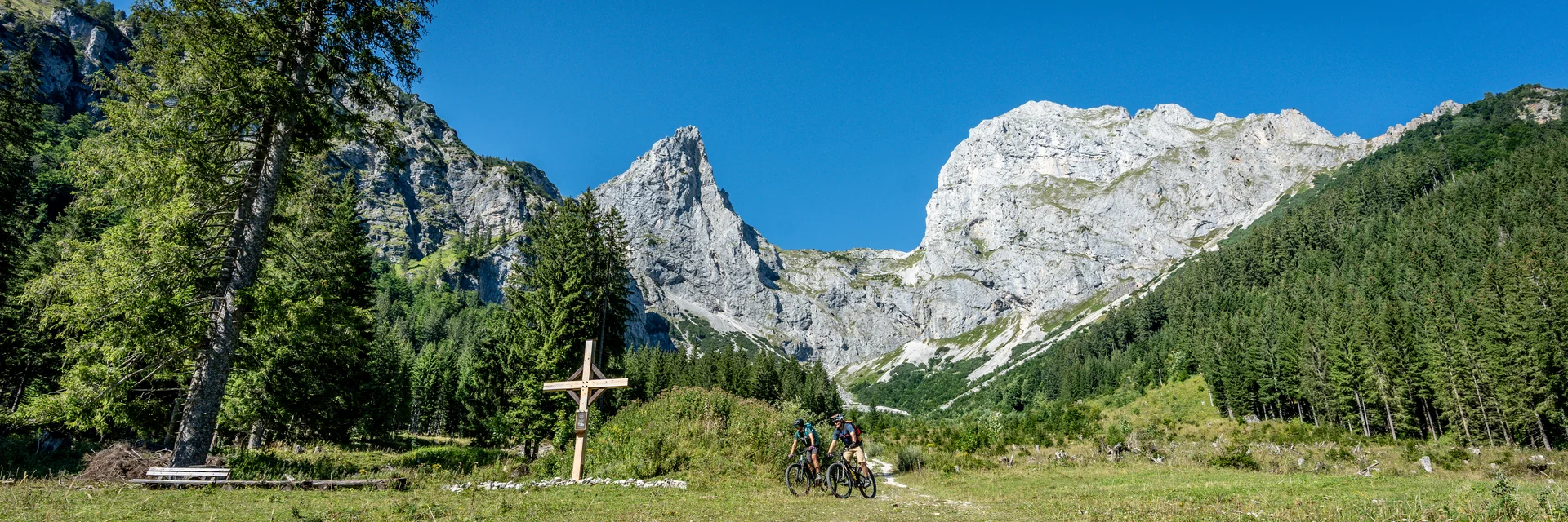 Mountainbiker beim  Juliuskreuz in der Eisenerzer Ramsau | © STG | Jesse Streibl Mountainbiker beim  Juliuskreuz in der Eisenerzer Ramsau | © STG | Jesse Streibl