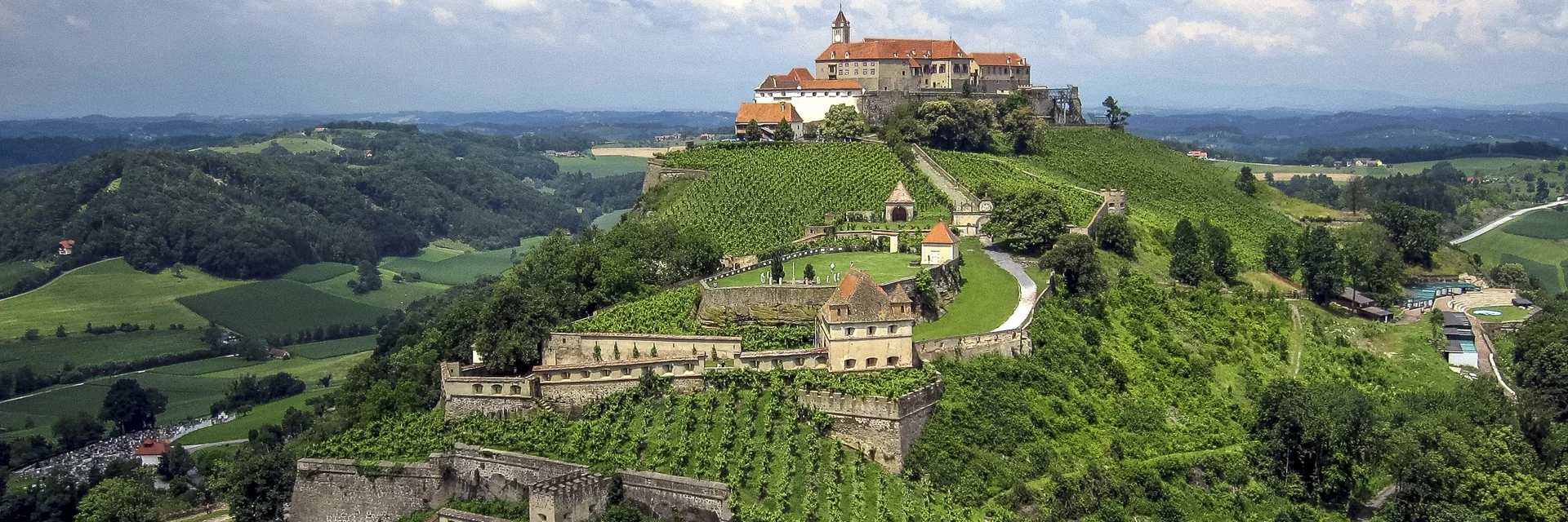 Die imposante Riegersburg auf dem Vulkanfelsen mit 3 Museen | © Thermen- & Vulkanland | Harald Eisenberger