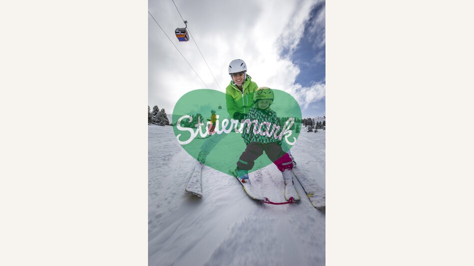 Mutter mit Nachwuchs-Skifahrerin am Kreischberg | © STG | Tom Lamm