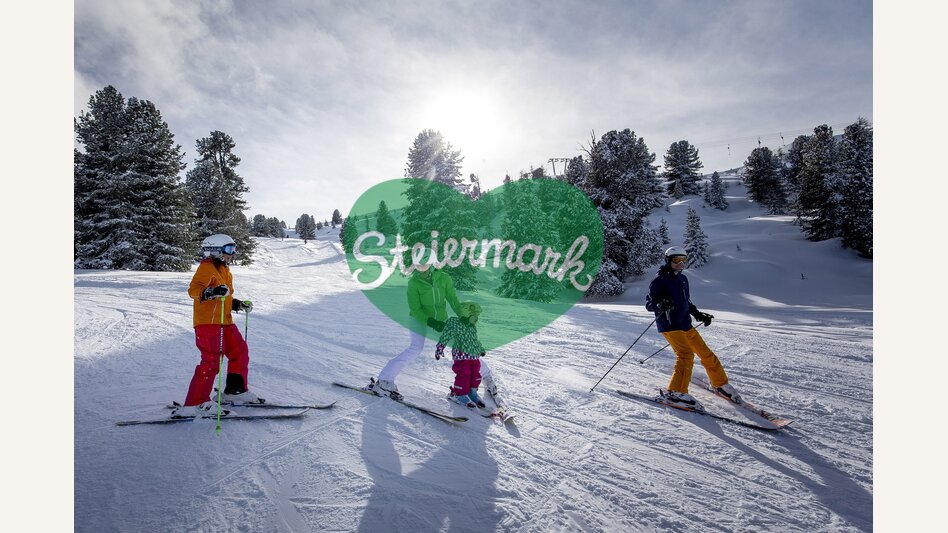 Familie mit Nachwuchs-Skifahrerin am Kreischberg | © STG | Tom Lamm