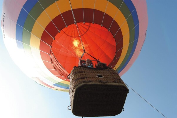 Ballooning_in the balloon basket_Eastern Styria | © Ballonhotel Thaller Ballooning_in the balloon basket_Eastern Styria | © Ballonhotel Thaller