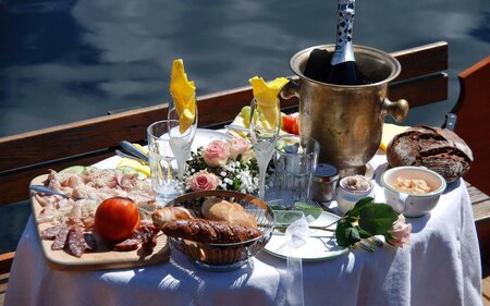 Buch&Boot, Altaussee, Plättenfrühstück | © Boote Salzkammergut