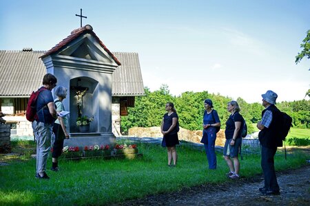 Zwischenstopp bei einem Bauern-Marterl | © Haus der Frauen