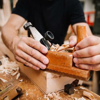 Tischlerei Gross - Handwerk Hobeln | © Einrichtungswerkstätte Gross