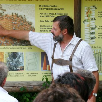 Beekeeping Kreiner_Sign_Eastern Styria | © Imkerei Kreiner