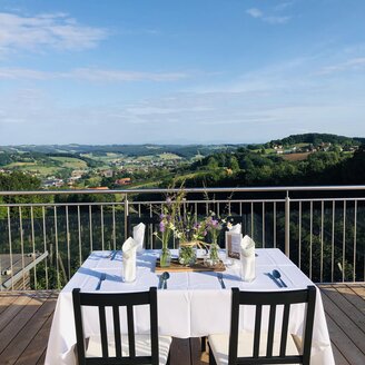 Brunchen bei herrlichem Ausblick | © Obstbau Haas