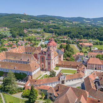 Kirche und Schloss Pöllau_Oststeiermark | © Tourismusverband Oststeiermark