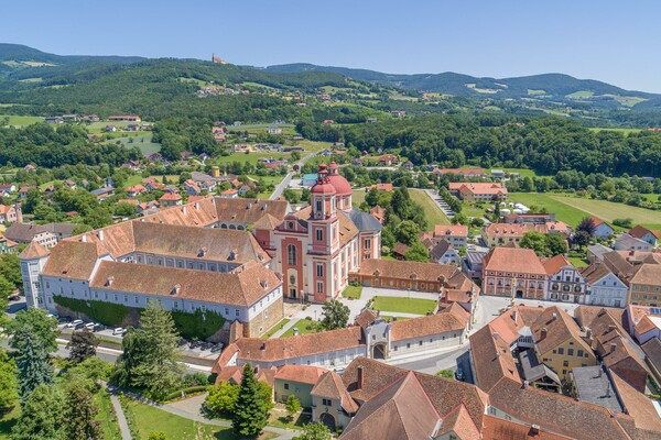 Kirche und Schloss Pöllau_Oststeiermark | © Tourismusverband Oststeiermark