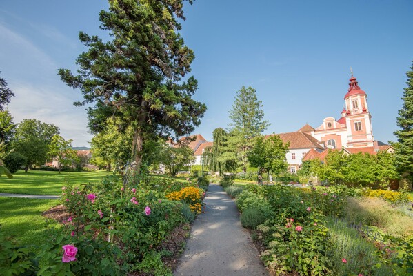 Schlosspark und Kirche Pöllau_Oststeiermark | © Tourismusverband Oststeiermark