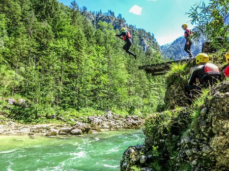 Sprung in die grüne Salza | ©  Black Sheeps Adventures KG
