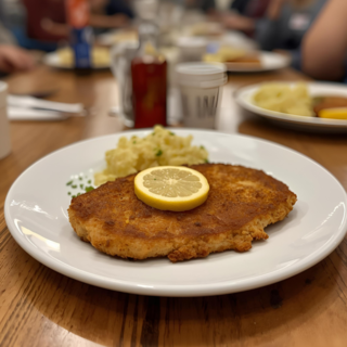 Schnitzel mit Erdäpfelsalat_Oststeiermark | © Tourismusverband Oststeiermark