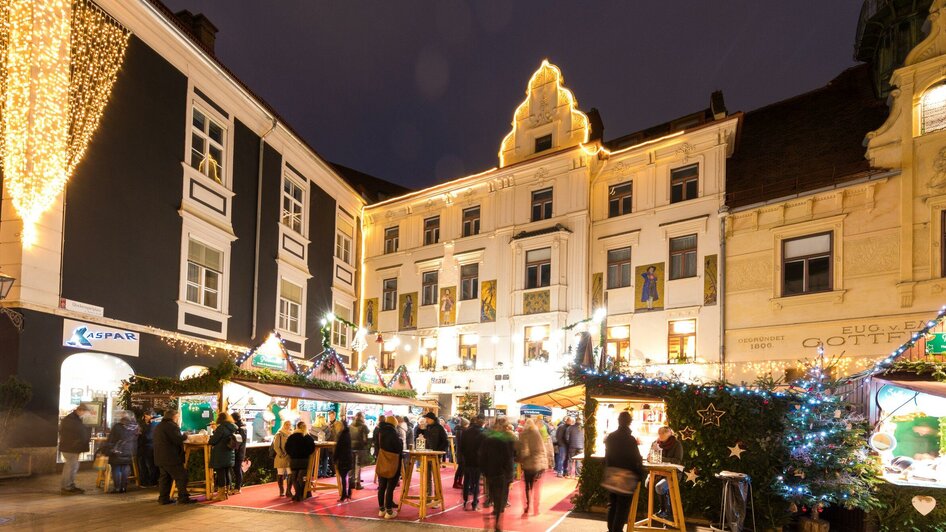 Adventmarkt am Glockenspielplatz | © Graz Tourismus - Harry Schiffer