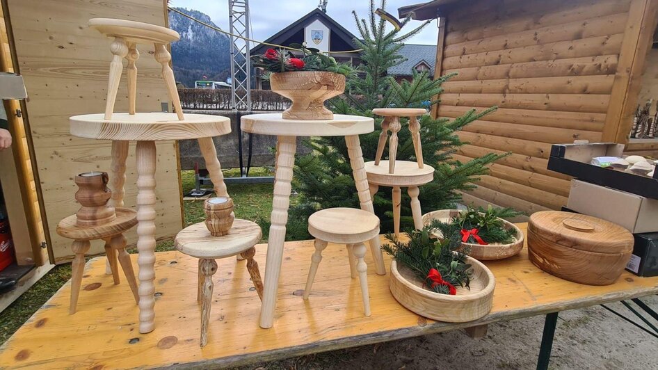 Advent-Markt, Altaussee, Holzhocker | © Winfried Büttner