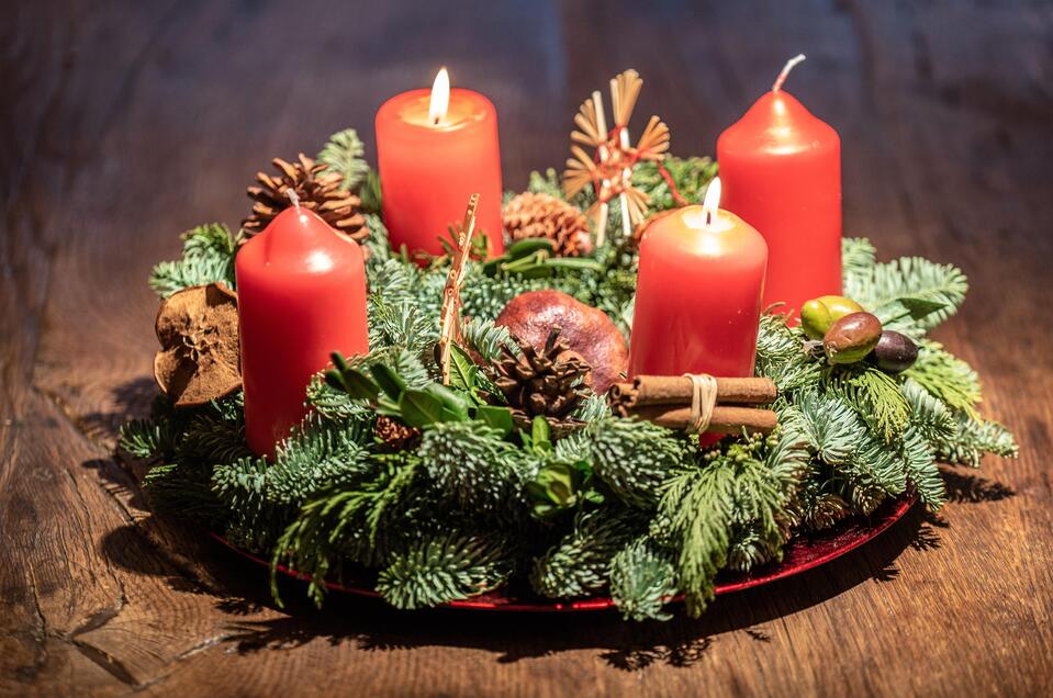 Adventkranz_Oststeiermark_Adobe Stock | © Adobe Stock Adventkranz_Oststeiermark_Adobe Stock | © Adobe Stock