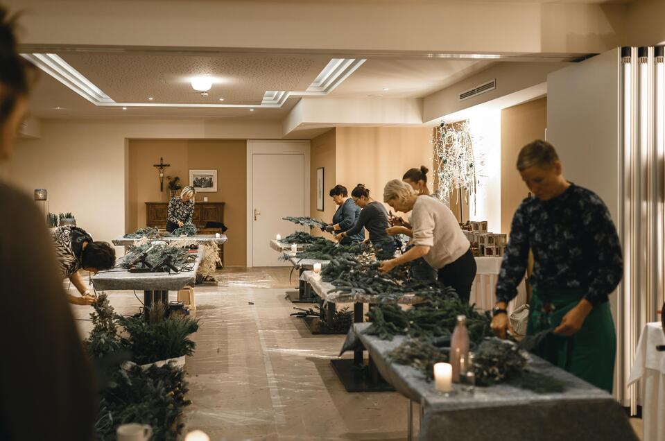 Adventkranzbinden | © Vulkanlandhotel Legenstein