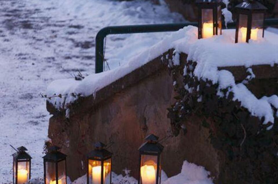 Laterne im Schnee | © TVB Thermen- & Vulkanland