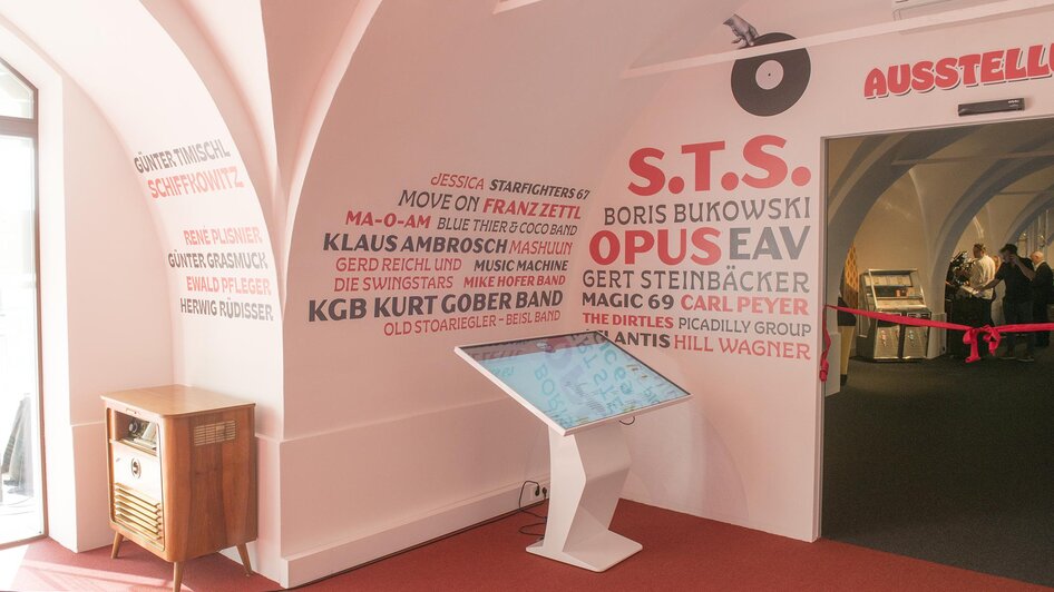Eingang Ausstellung Austro Pop- Zeitreise | © Austro-Pop Zeitreise