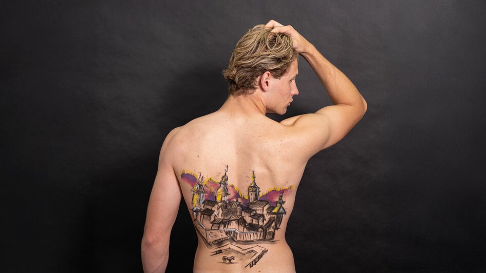 Der Mensch wird zur Leinwand | © Ausstellung "DMWZL"