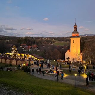 Adventzauber in St. Bartholomä bei Dämmerung | © Josef Birnstingl